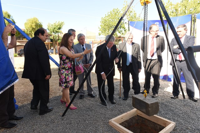 Colocaron la primera piedra