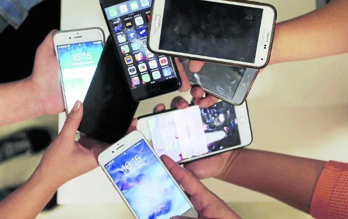 ¿Por qué en Chile hay 77 millones de celulares muertos?