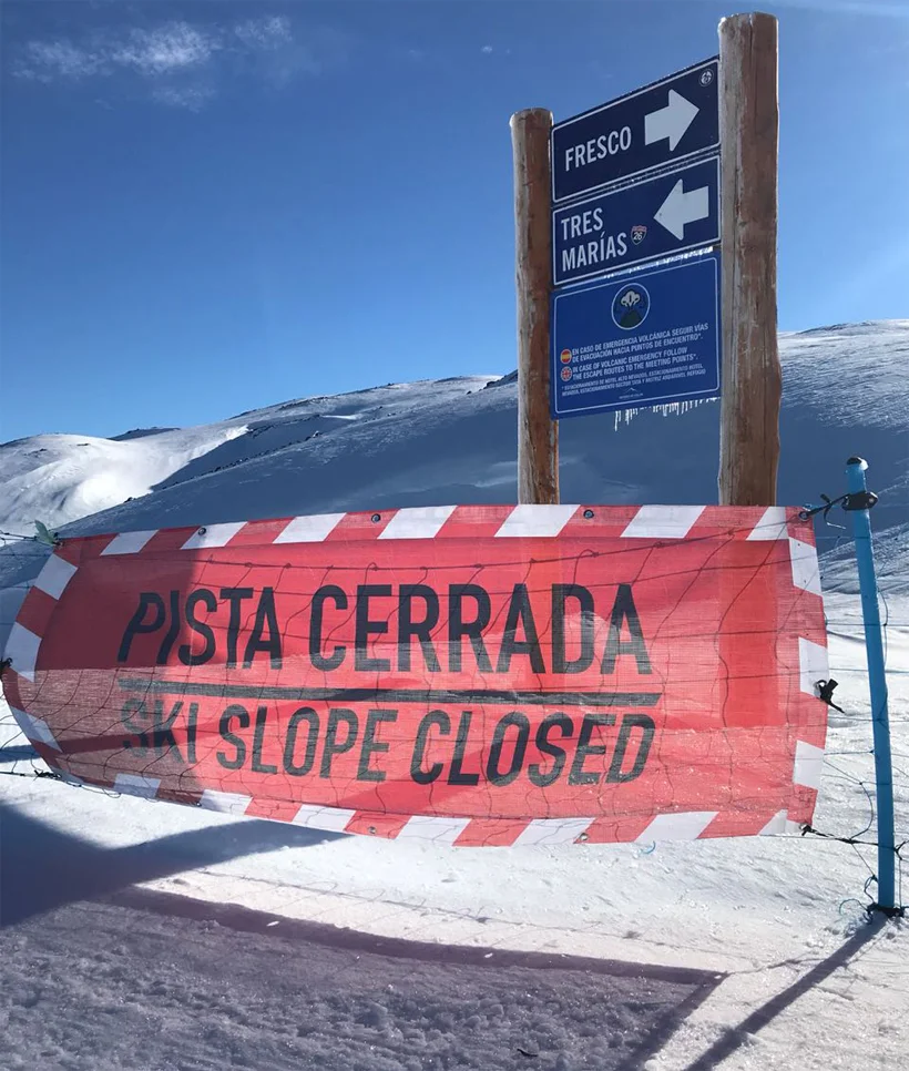 Carabineros suspende el acceso de vehículos al complejo Nevados de Chillán por masiva afluencia de turistas 