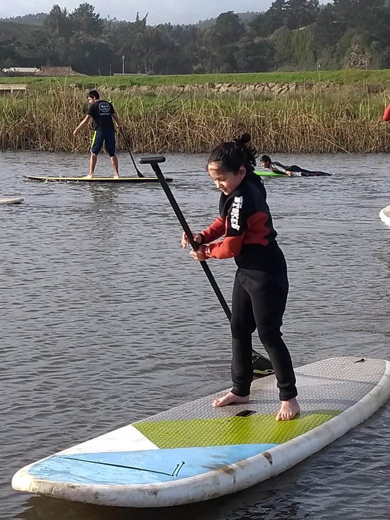 Más de 40 niños participaron de taller de conciencia ecológica y limpieza de playa en Cobquecura