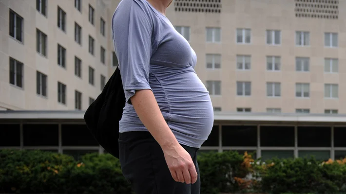 Hasta dos años más "viejas": Vinculan mayor cantidad de hijos con rápido envejecimiento de las mujeres  