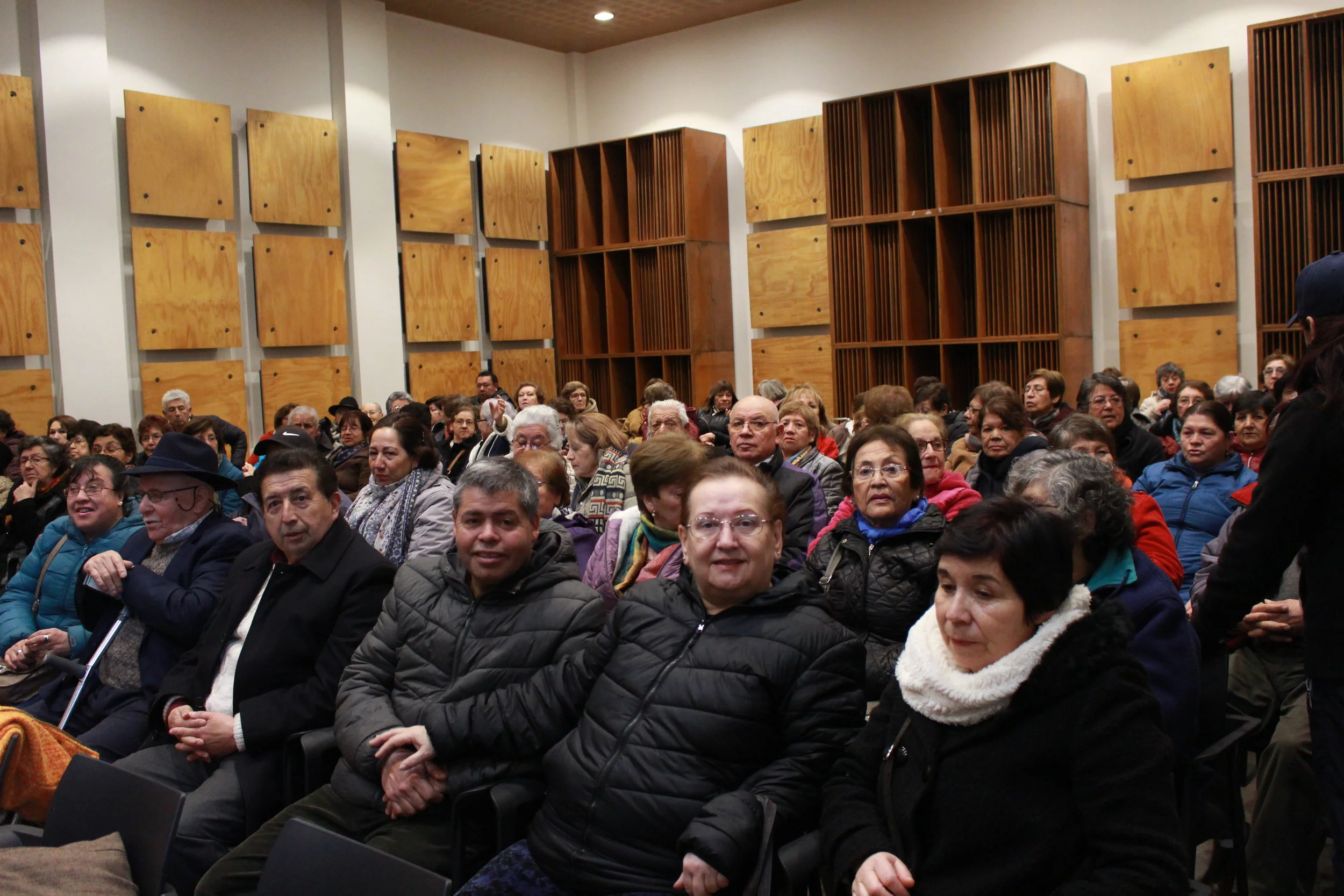 MÁS DE 180 ADULTOS MAYORES SE BENEFICIARÁN CON PROYECTOS FNDR