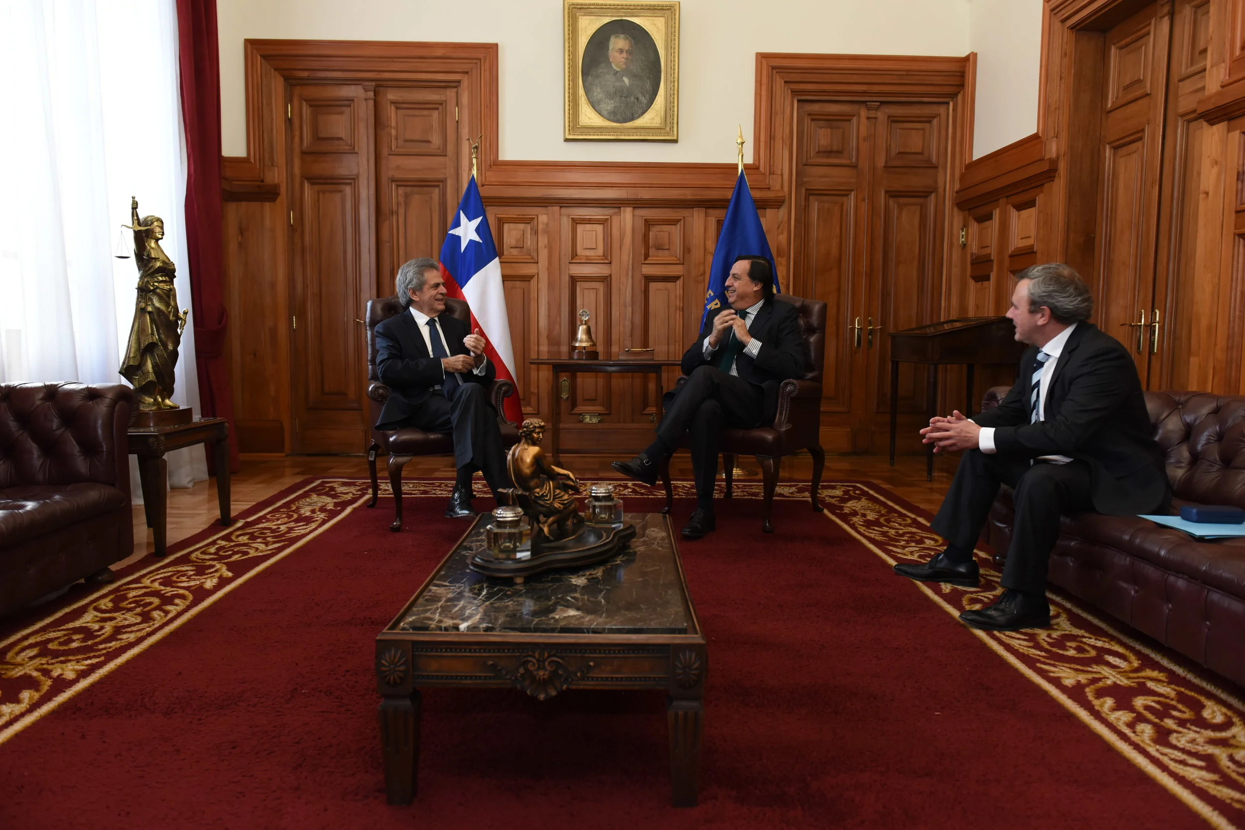 Parlamentarios de Ñuble y presidente de la Corte Suprema analizaron necesidades del Poder Judicial