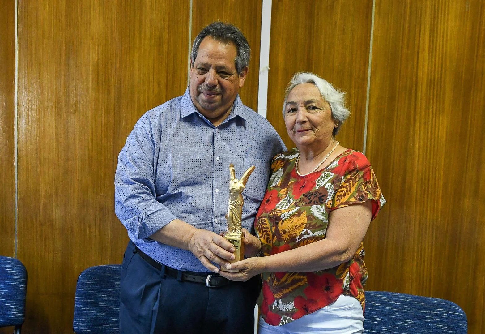 VECINA DE QUINCHAMALÍ RECIBIÓ DESTACADO PREMIO EN URUGUAY