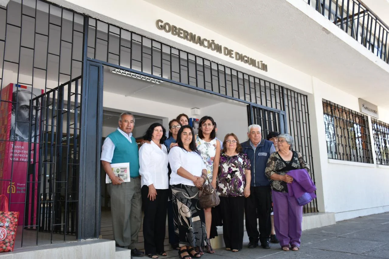Gobernadora de Diguillín entrega primeros cheques del Fondo Presidente de la República 2018