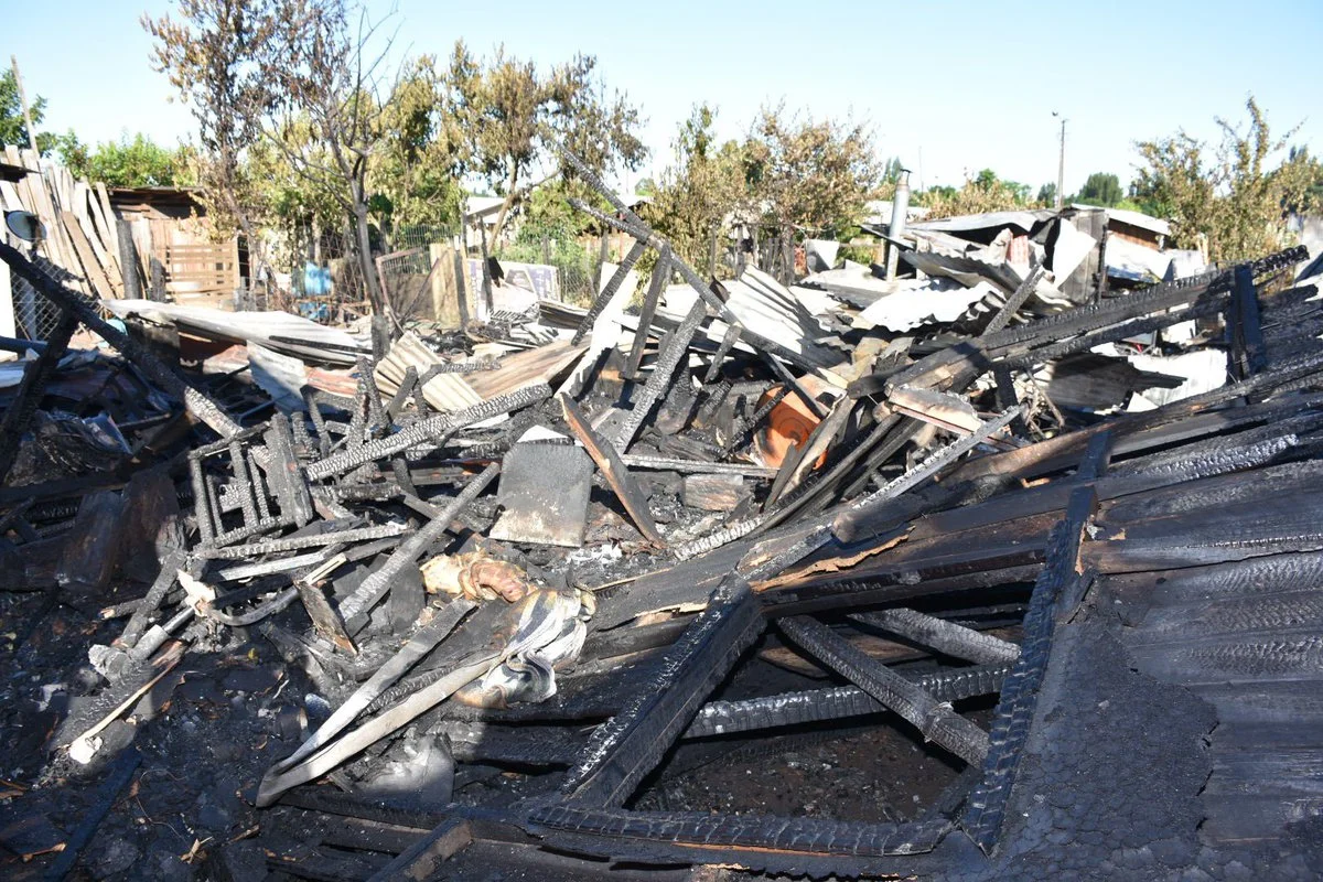 Autoridades comprometen gestión para nuevas viviendas a pinteños afectados por incendio