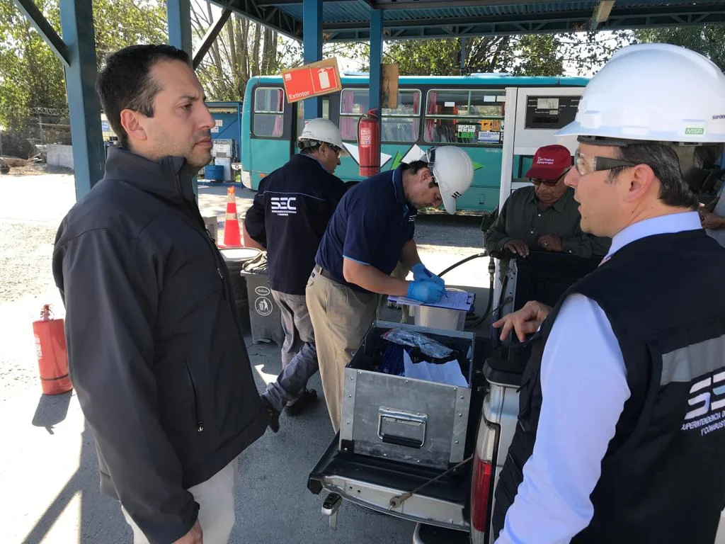 SEC Ñuble fiscaliza calidad del combustible a la venta en estaciones de servicio de la región