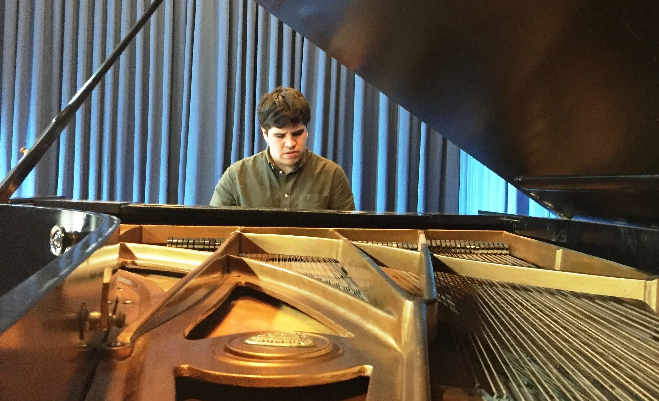 PIANISTA CHILLANEJO PRESENTARÁ CREACIONES DE SU AUTORIA EN TEATRO MUNICIPAL DE CHILLÁN