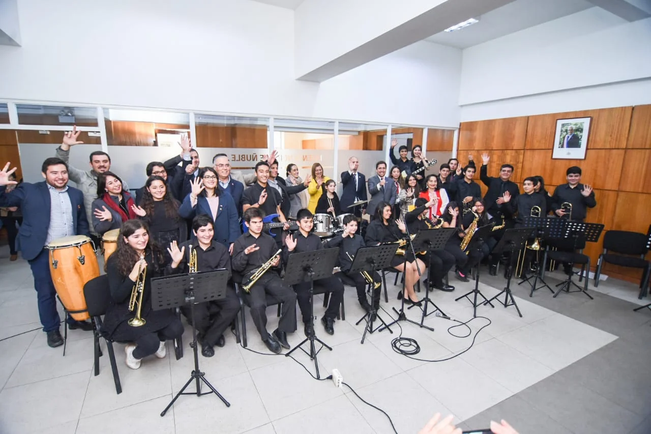 Big Band del Liceo Diego Portales de San Carlos se presentó en la Intendencia preparándose para gira por Hungría y Austria 