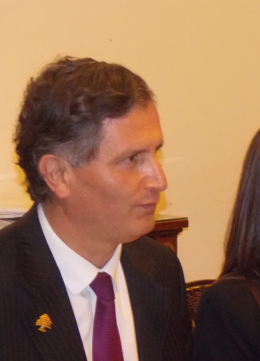 Sabag pide al Gobierno   Dejar sin efecto decreto de alza en cuentas de la luz
