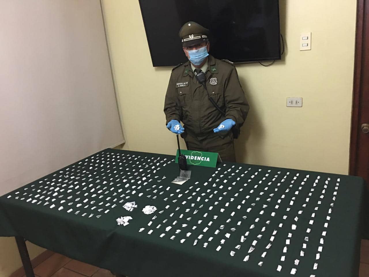 Carabinero del OS7 detuvo a sujetos que comercializaban drogas cerca de dos colegios en Chillán