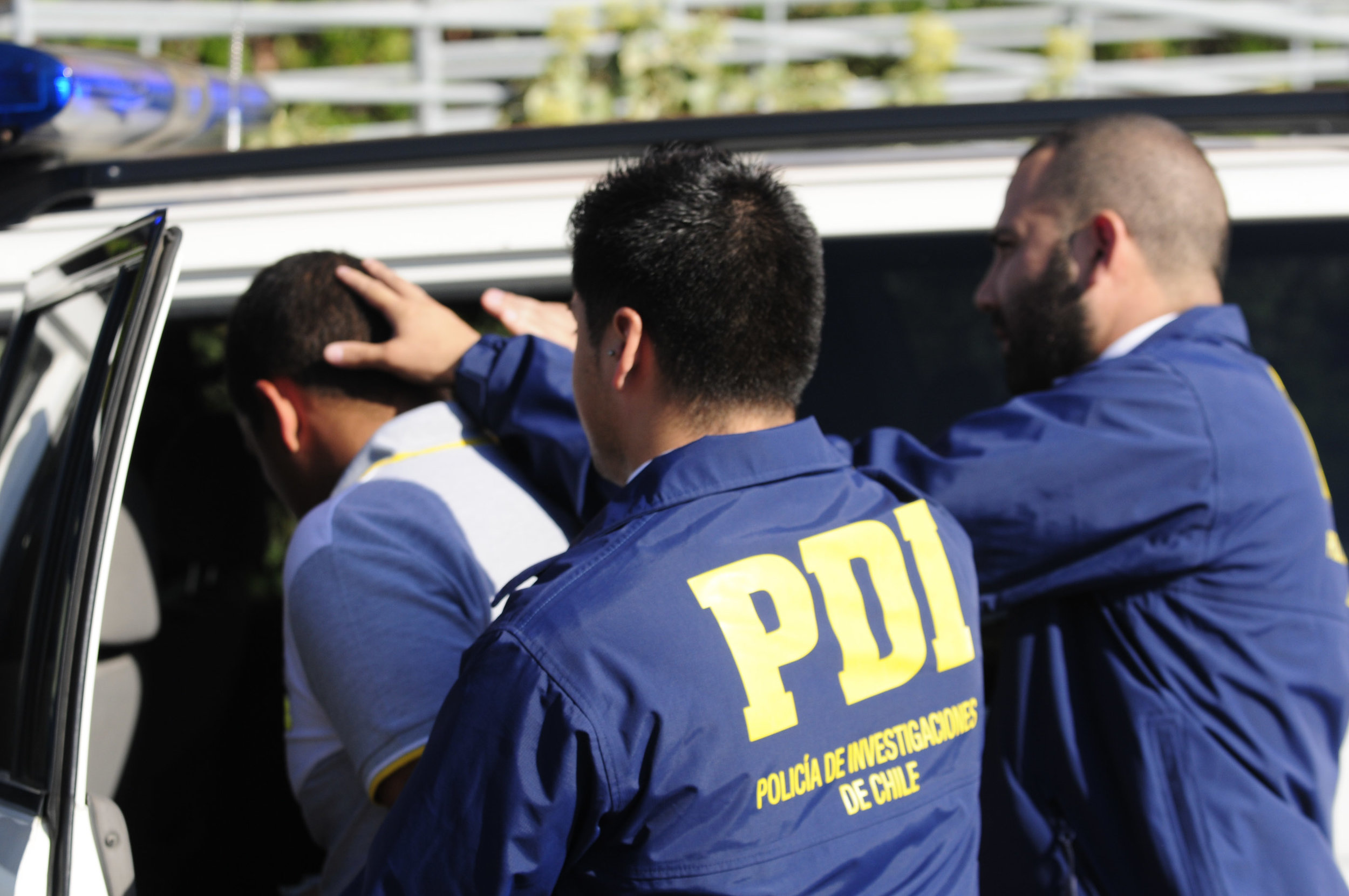 PDI DETIENE A HERMANOS Y REDUCE PUNTO DE MICROTRÁFICO EN SECTOR SUR DE CHILLÁN