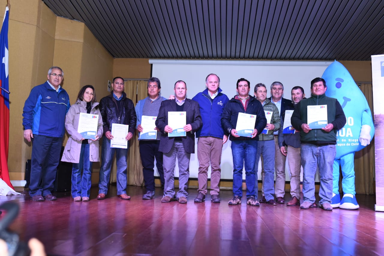 Ministro Walker entrega más de $1.840 millones para obras de tecnificación y revestimiento de canales en Ñuble: “Esto ayuda al desarrollo de una agricultura potente y a mejorar la calidad de vida”