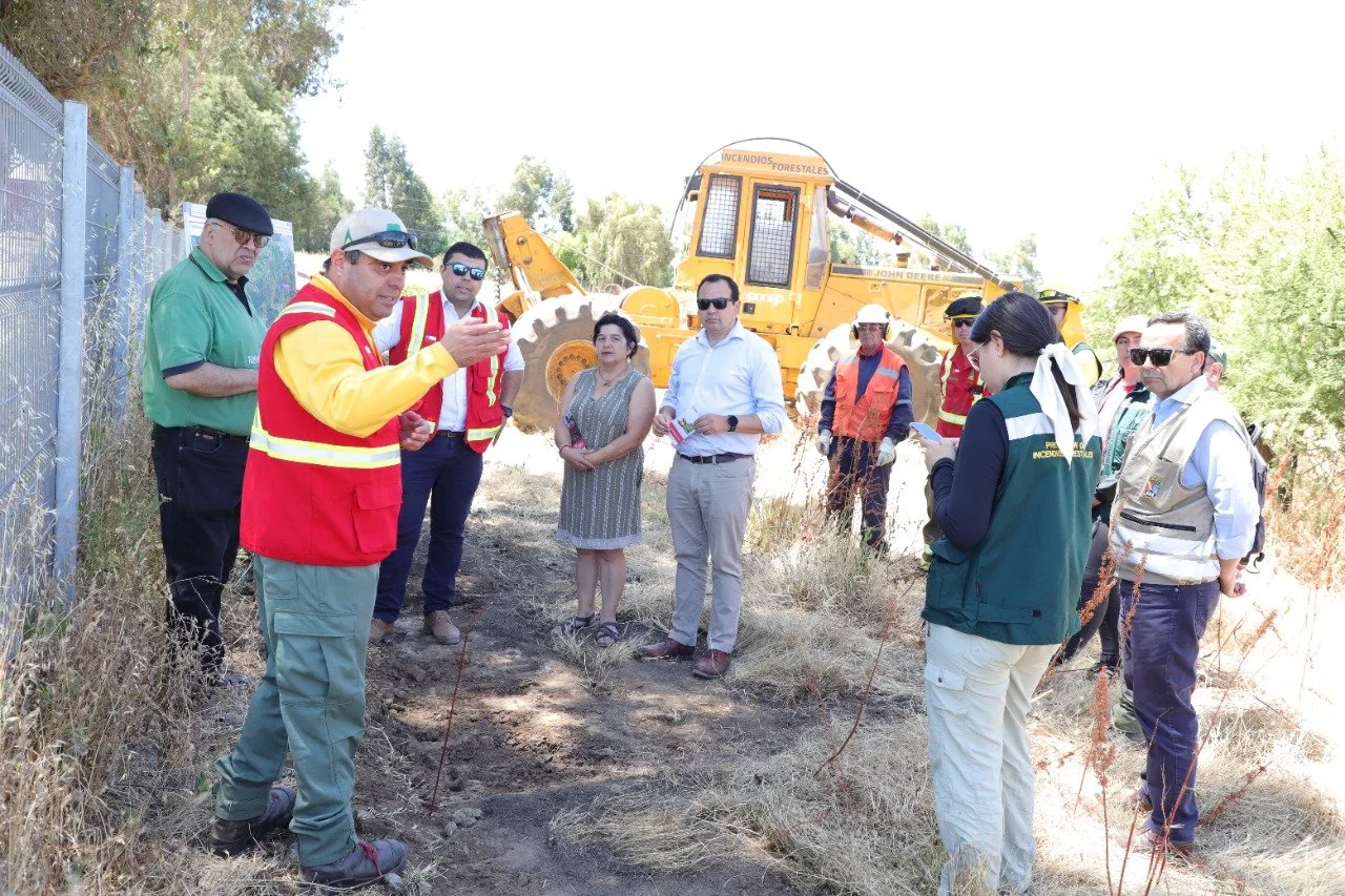 Conaf y municipio de Chillán Viejo se preparan para prevenir incendios forestales en sector rural