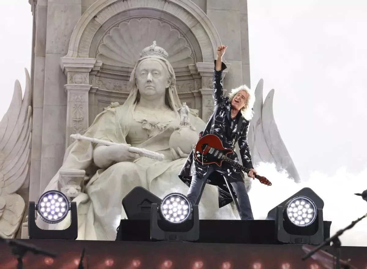 Brian May, guitarrista de Queen, recibe título de caballero