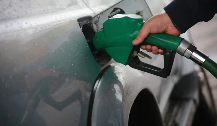 ENAP informa nueva caída en el precio de las bencinas. Hasta $28 por litro