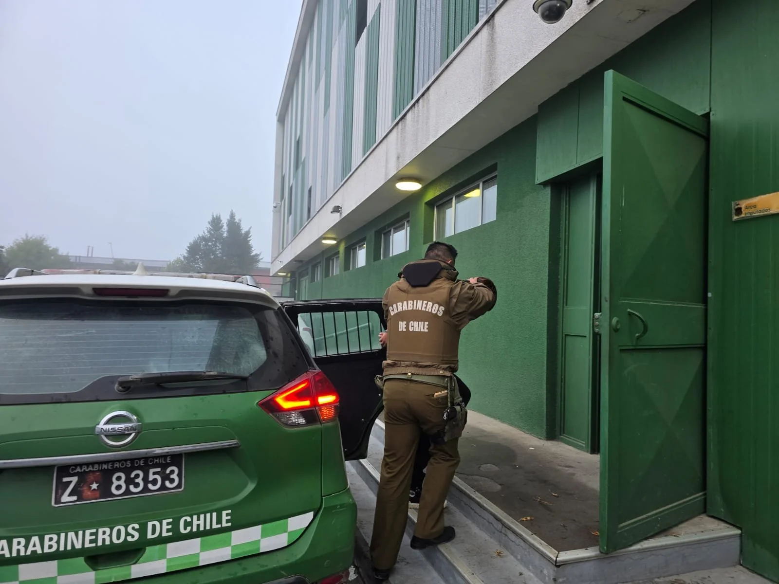 Carabineros detuvo en San Carlos a adolescente que evadió control vehicular y a familiar que amenazó de muerte al personal