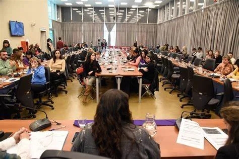 Más mujeres en directorios: Comisión de Equidad de Género ad portas de concluir votación de indicaciones