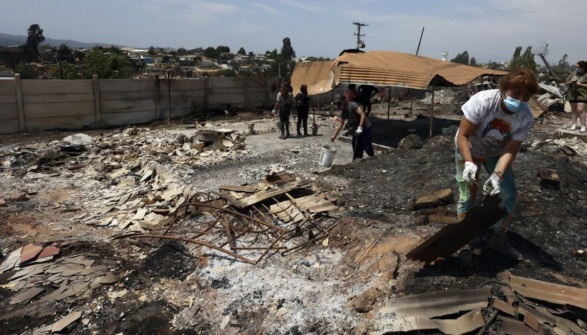 Más de $30 millones: los elevados sueldos del equipo de reconstrucción por megaincendio en Valparaíso