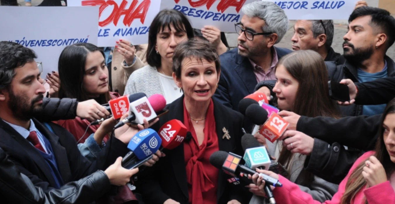 Carolina Tohá presenta a sus voceros de cara a primarias y confirma a Pía Mundaca como jefa de campaña