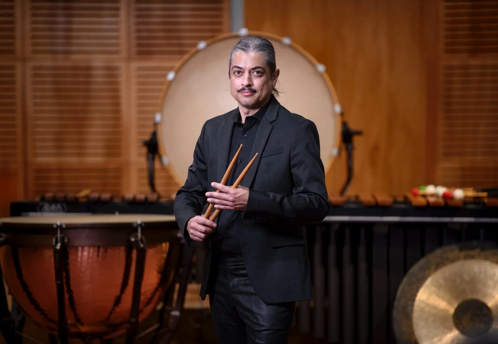 Felipe González será el solista invitado del próximo concierto de la Orquesta Sinfónica de Ñuble