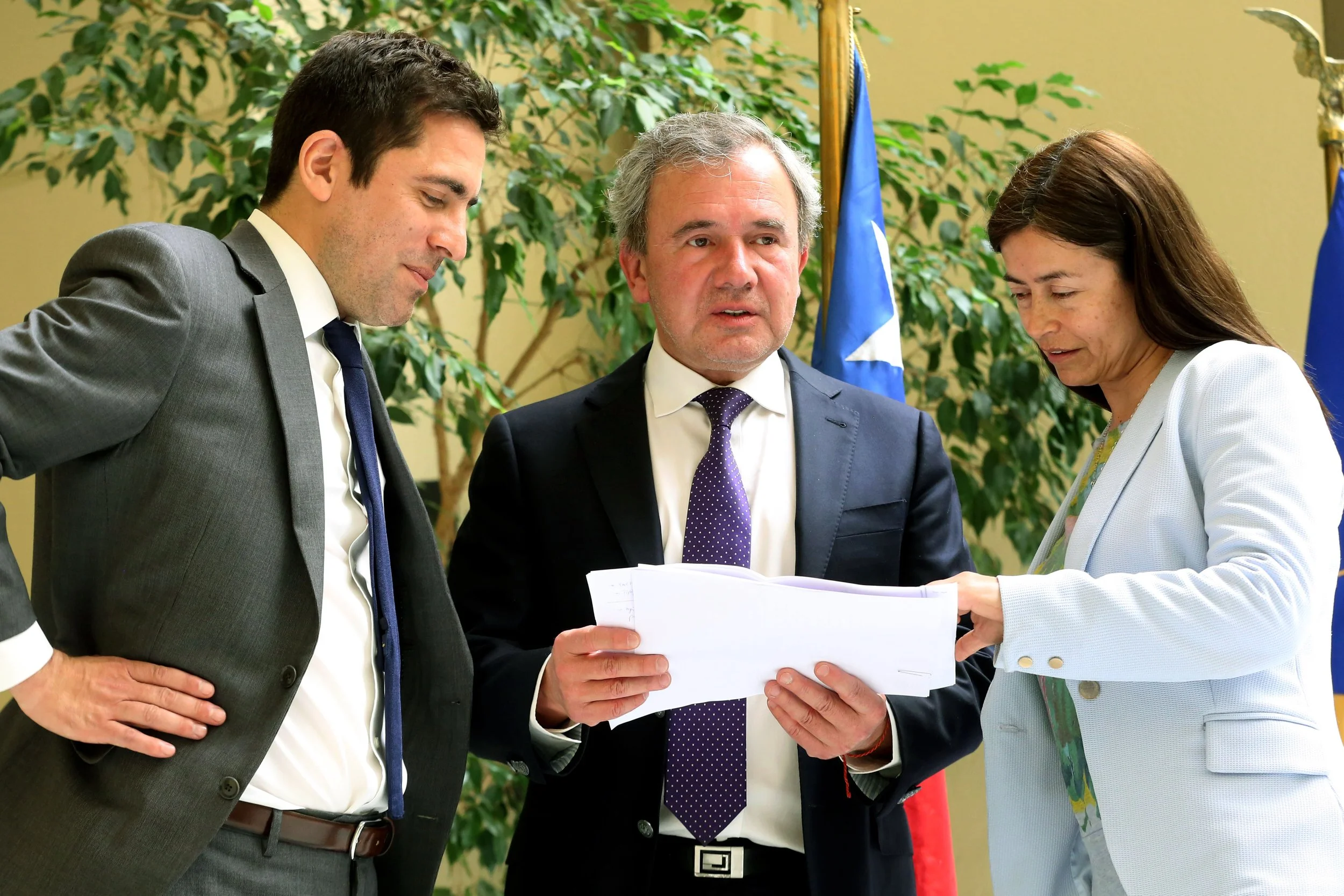 Diputados Bravo y Martínez anuncian que se opondrán a suspensión del Bono Bodas de Oro y acusan al Gobierno de querer “castigar” a los adultos mayores