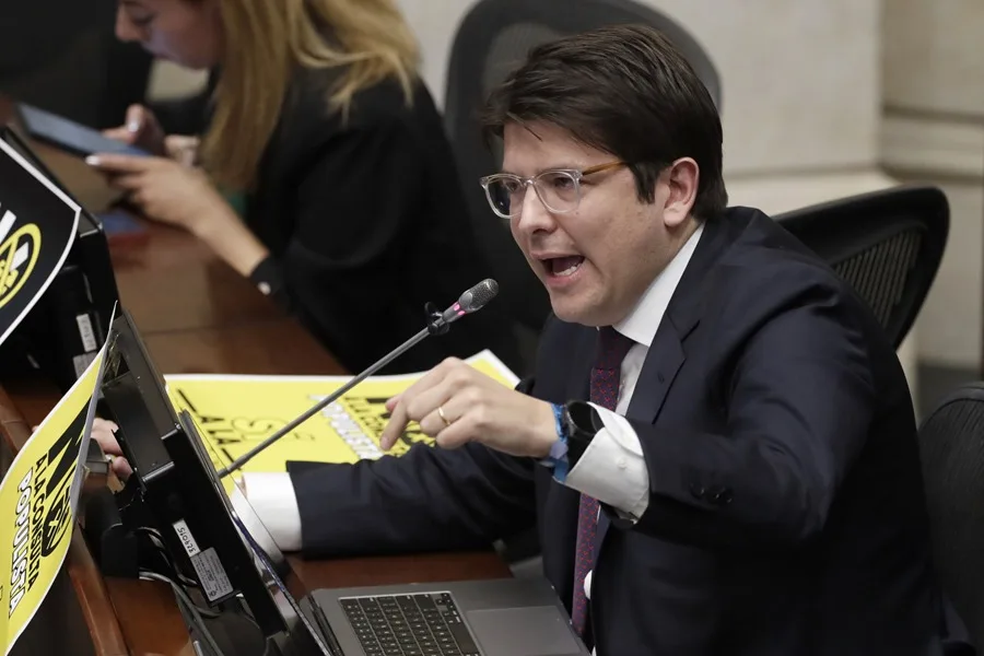 Impacto en Colombia: precandidato presidencial Miguel Uribe fue baleado en acto de campaña