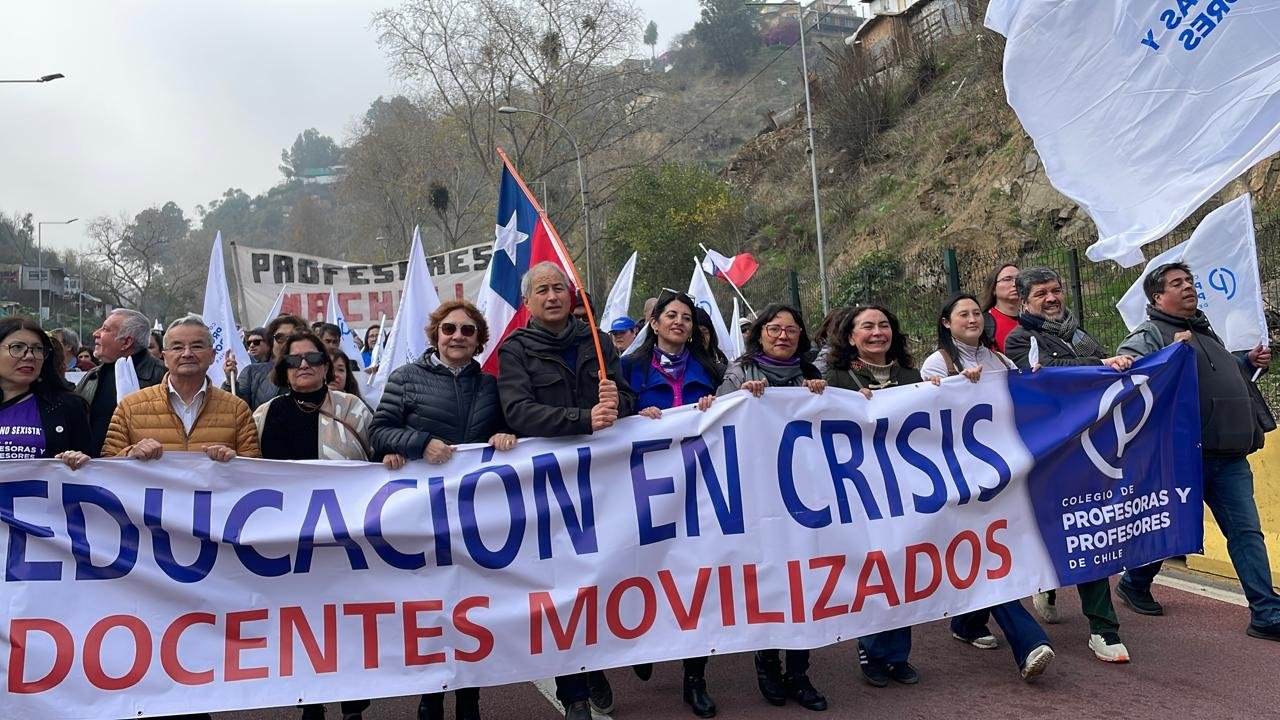 COLEGIO DE PROFESORES POR MEDIDA DE CONTRALORA QUE PRETENDE CASTIGAR LAS MOVILIZACIONES: “JAMÁS NOS VAMOS A RENDIR”.