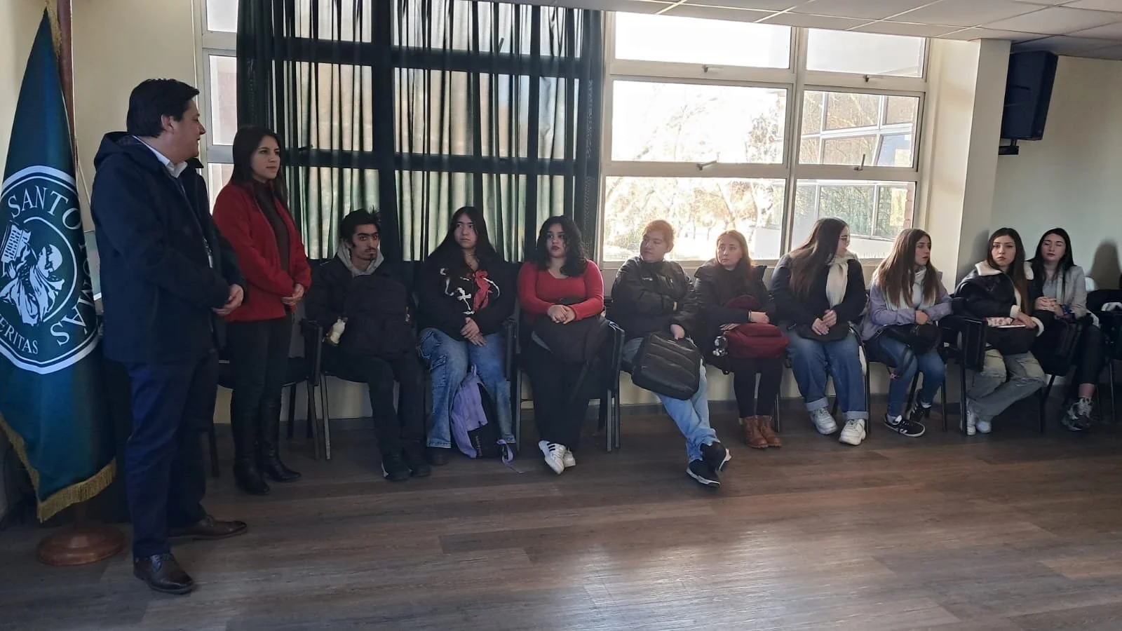 SERNAC ÑUBLE: CONVERSATORIO SOBRE DESINFORMACIÓN DIGITAL EN UNIVERSIDAD SANTO TOMÁS DE CHILLÁN
