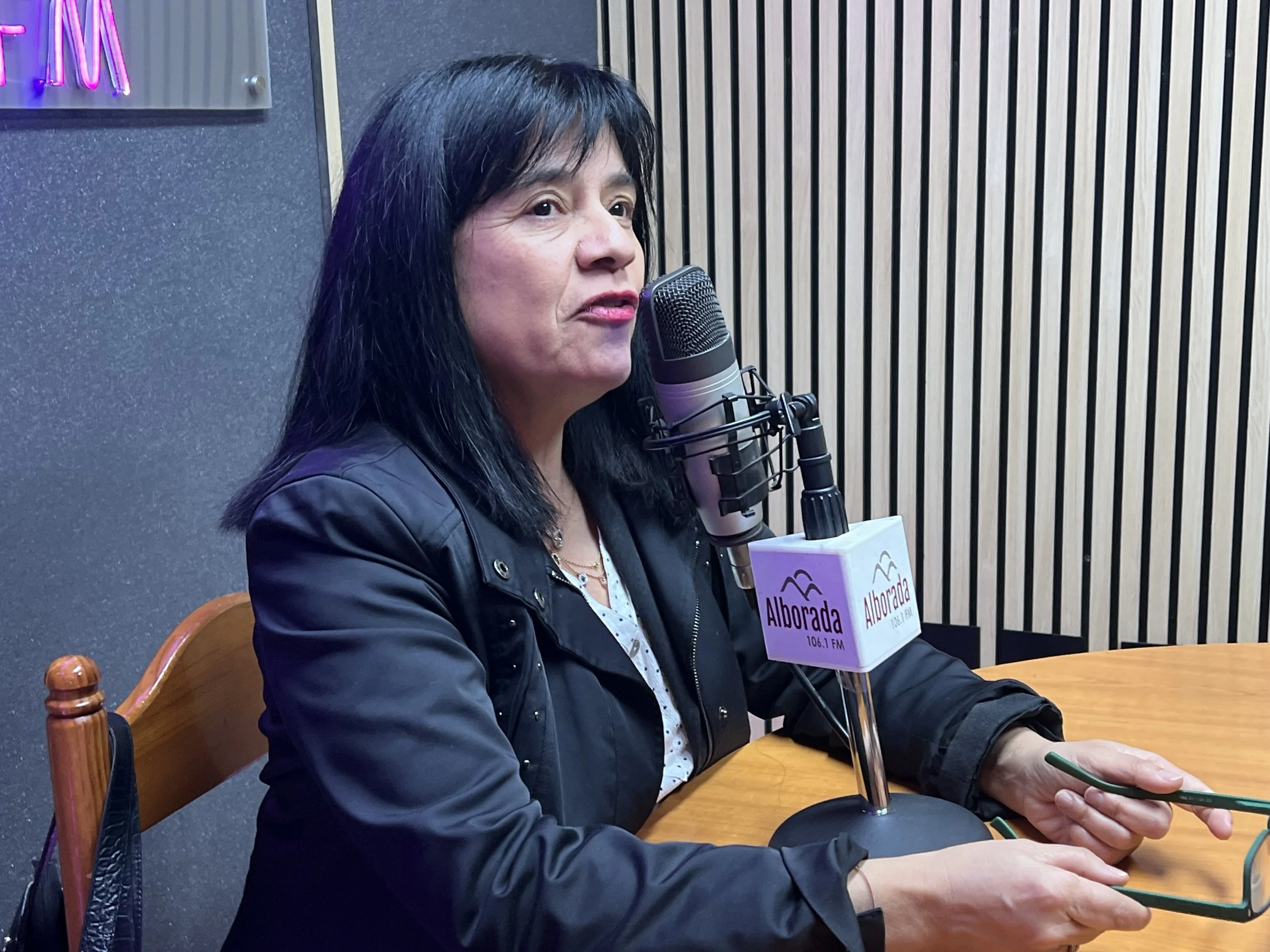 Superintendenta Marta Cabeza explica rol de la SEC y cómo protege a los usuarios durante programa “Mirada de Mujer”