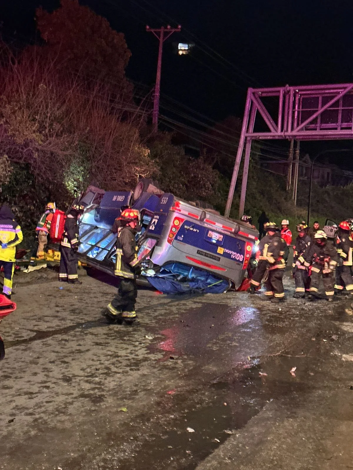Fatal accidente en ruta Chiguayante-Concepción: micro las galaxias deja un fallecido y 25 heridos