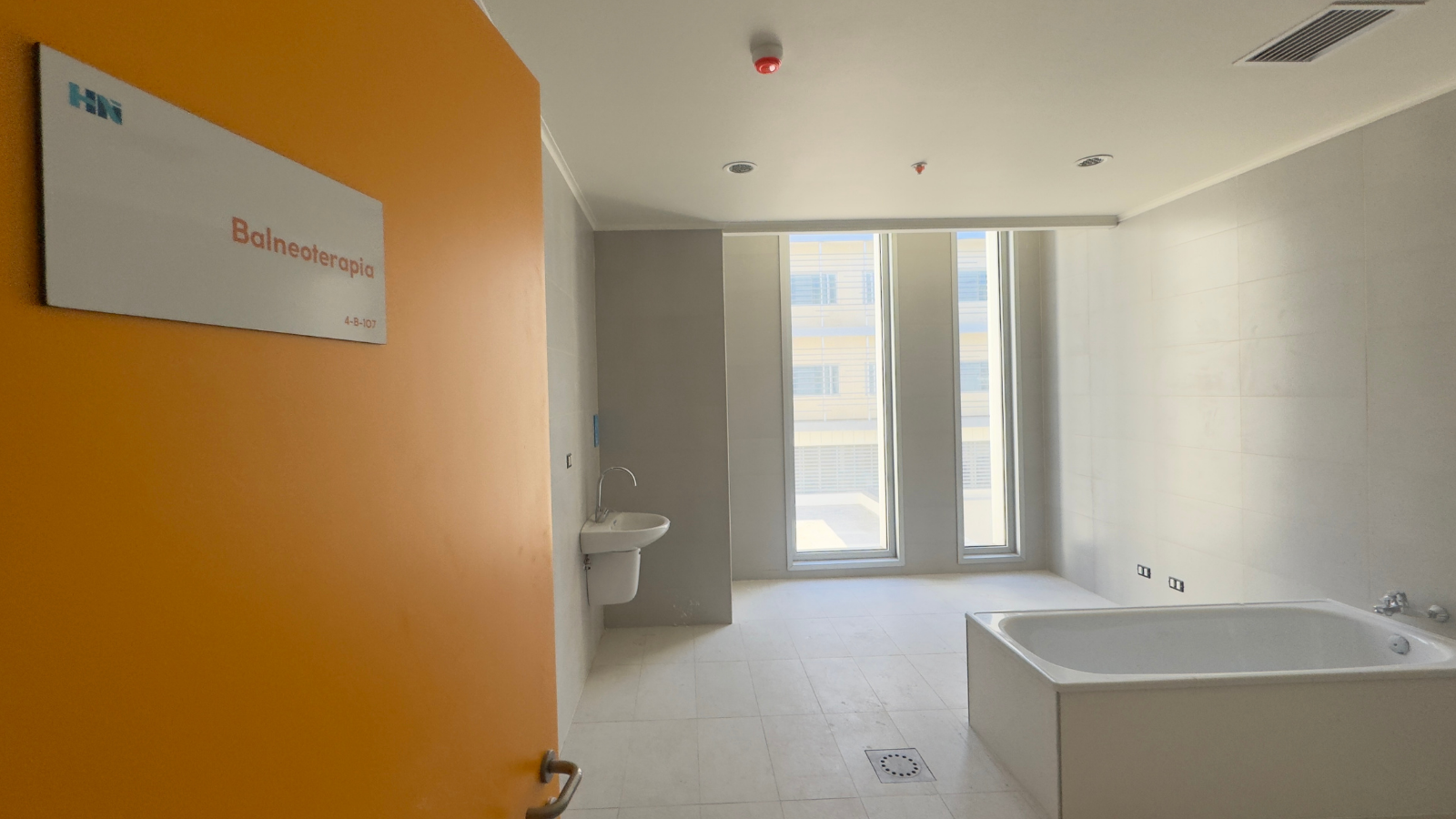 Hospital Regional de Ñuble incorpora salas de balneoterapia para pacientespediátricos y adultos