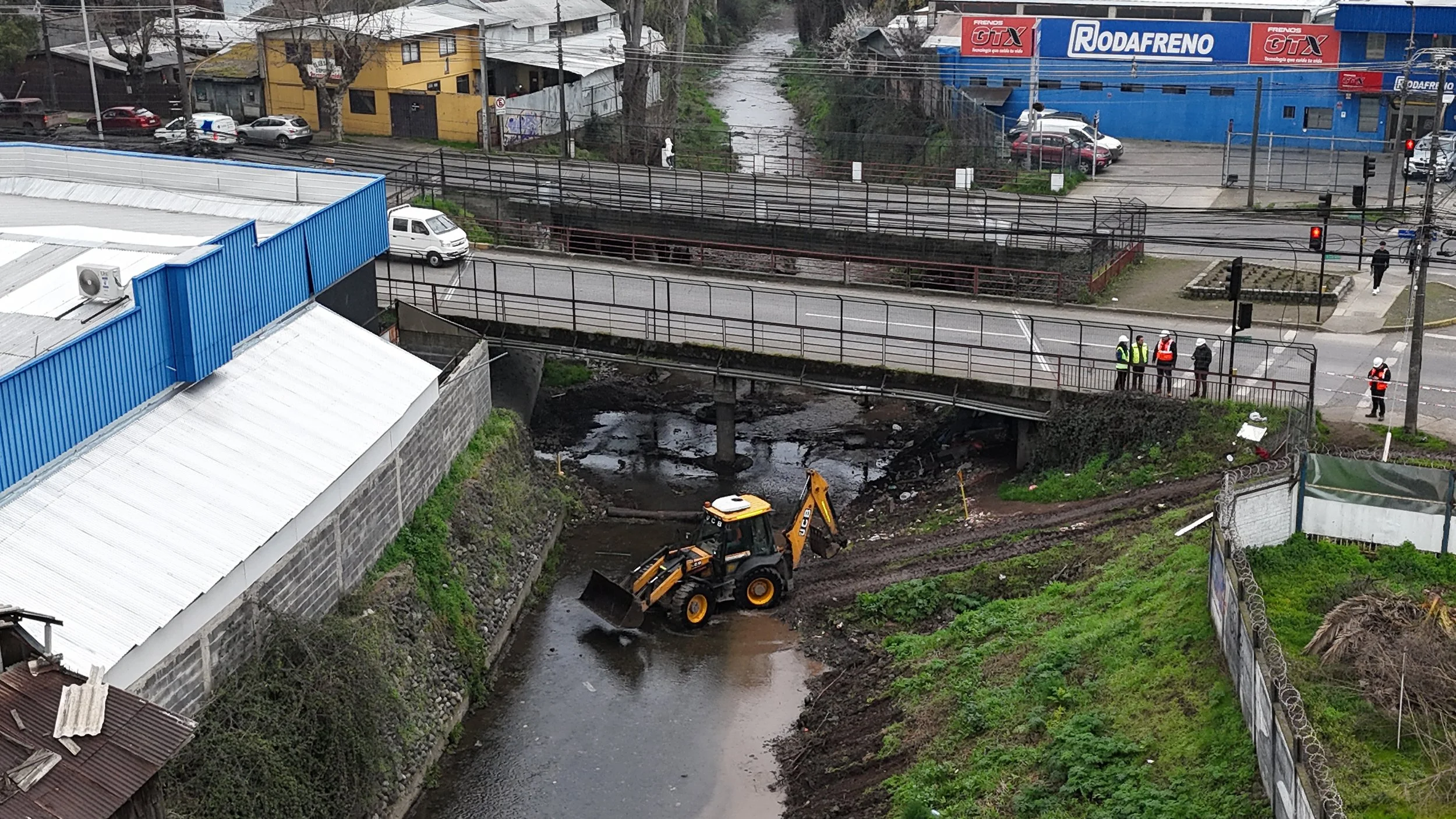 MOP de Ñuble retira 120 toneladas de basura diaria de canales para prevenir inundaciones