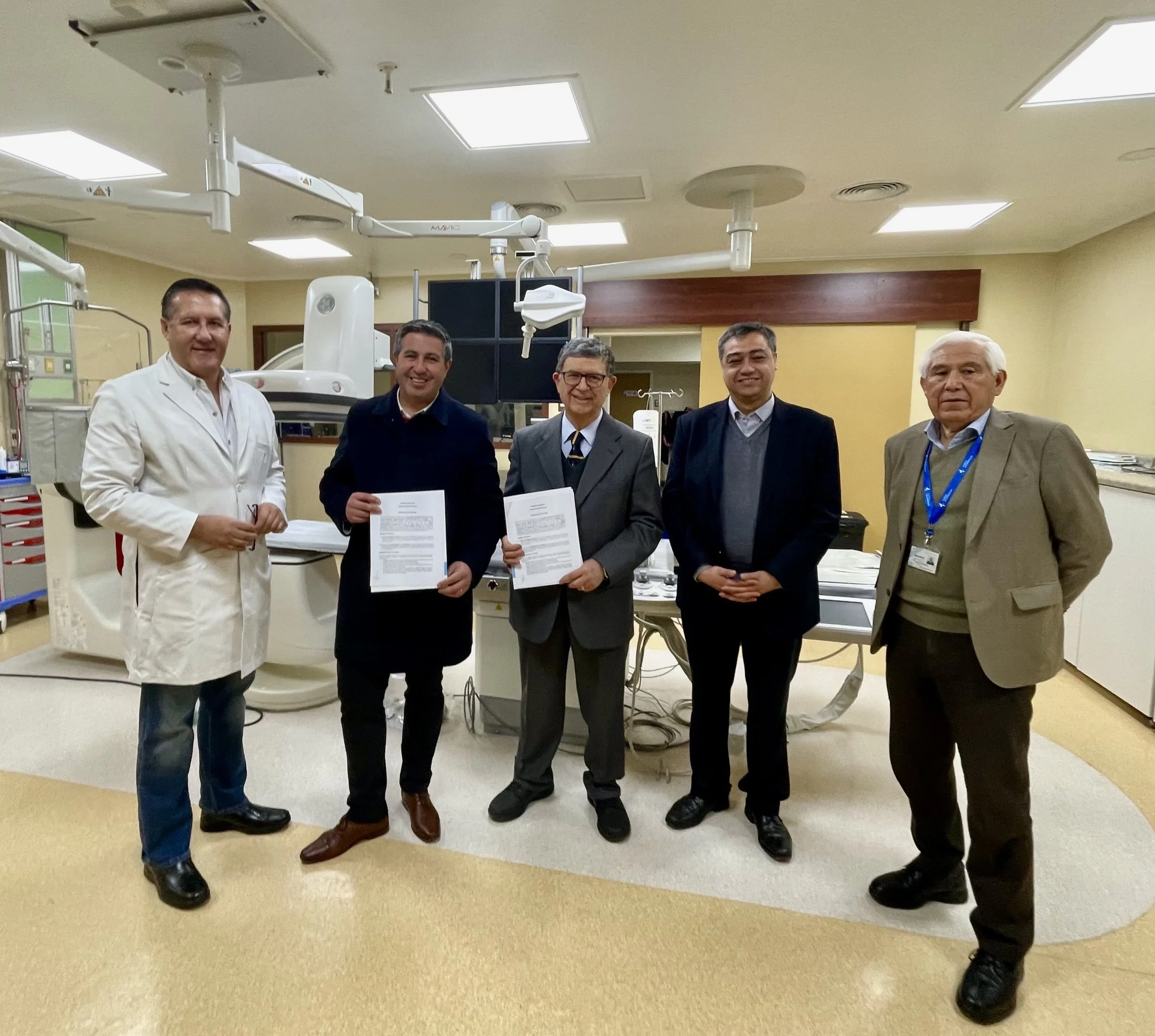 Cobquecura firma histórico convenio de salud con Clínica Las Amapolas de Chillán.