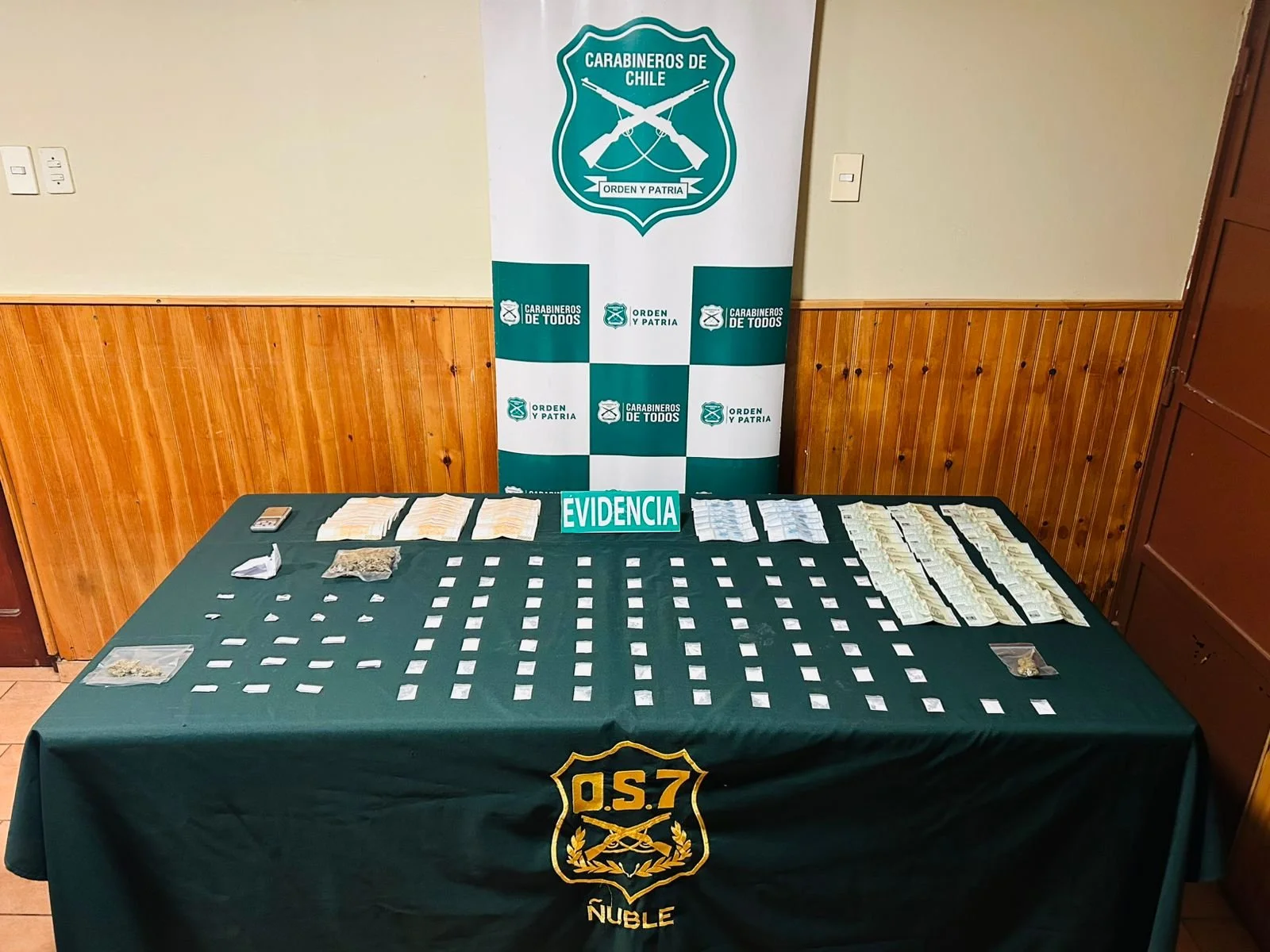 Carabineros del OS7 detiene a siete personas en Chillán por microtráfico de drogas