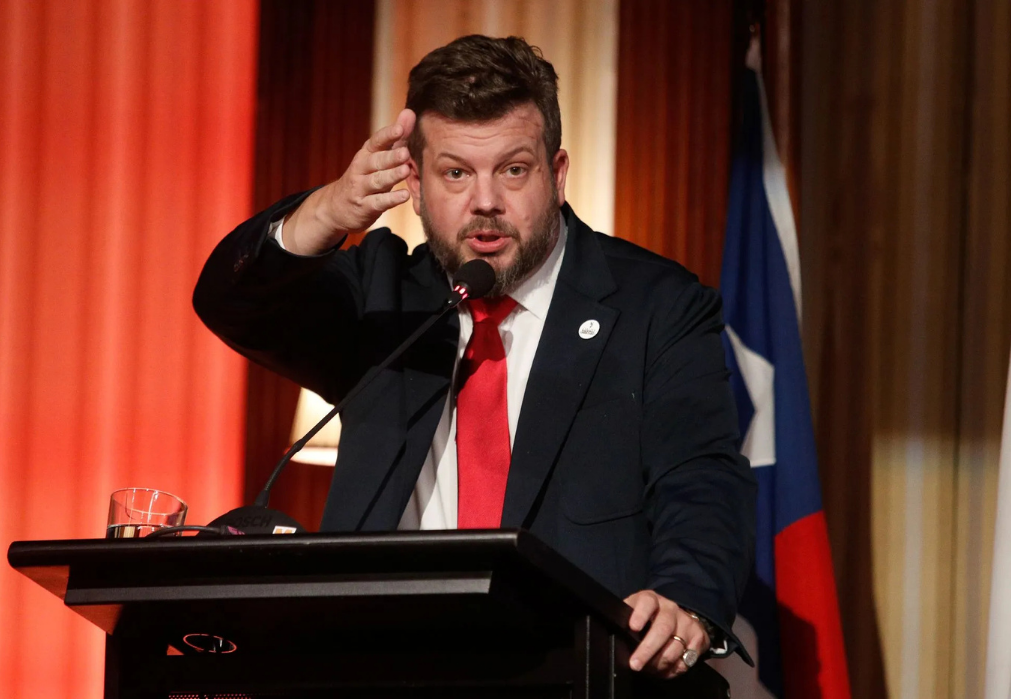 Johannes Kaiser se lanza contra el Gobierno por eutanasia y aborto: "Es maldad"