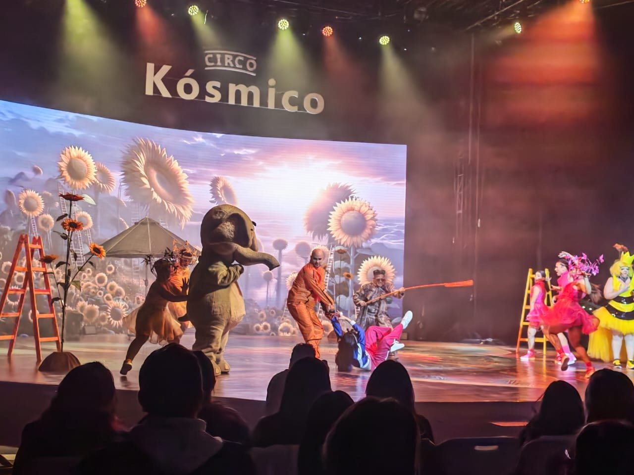 Gira nacional con 57 funciones: Augusto Schuster y José Maza protagonizan el "Circo Kósmico" de Jumbo