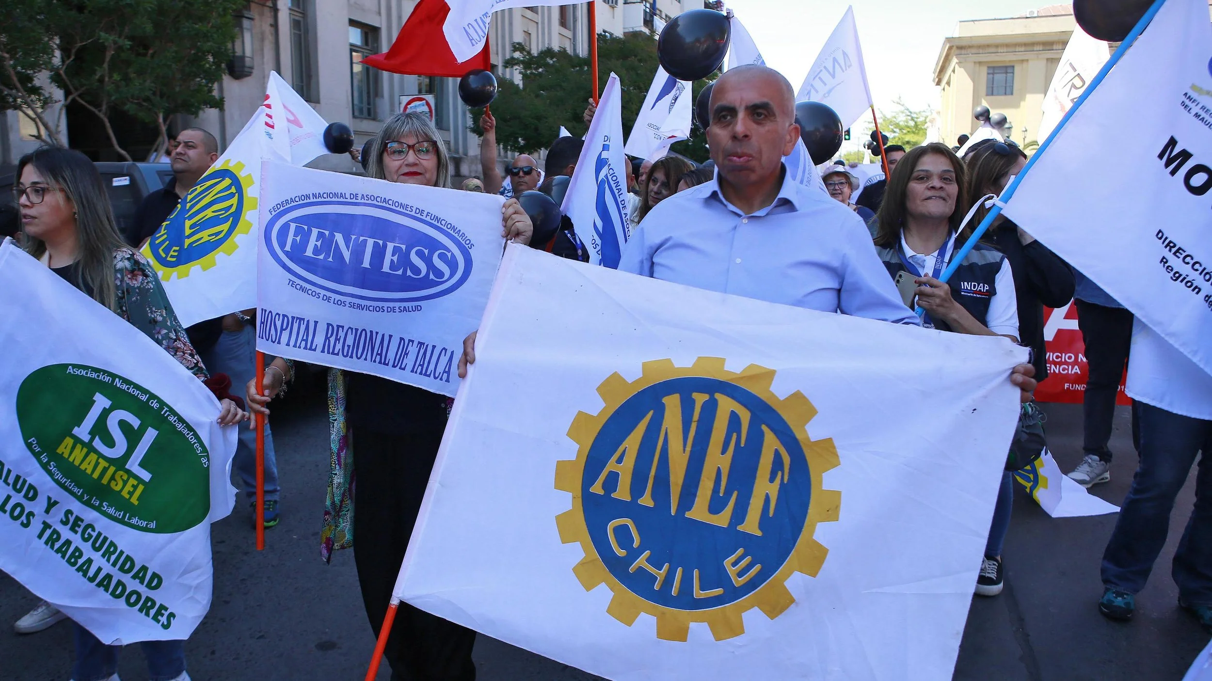 El intenso debate que abrió el apoyo de trabajadores públicos a Jara y su llamado a "movilizarse" 