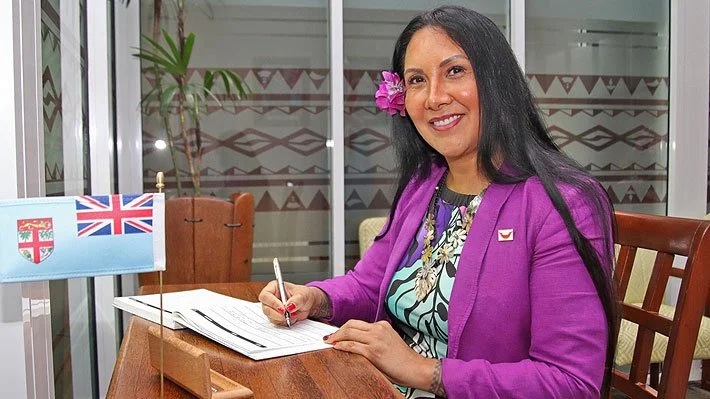 Cancillería pone fin a destinación de embajadora Pakarati en Nueva Zelanda y la traslada a funciones en Santiago