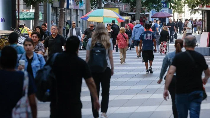 La pobreza alcanza al 17,3% en Chile: expertos advierten nuevos desafíos para las políticas públicas