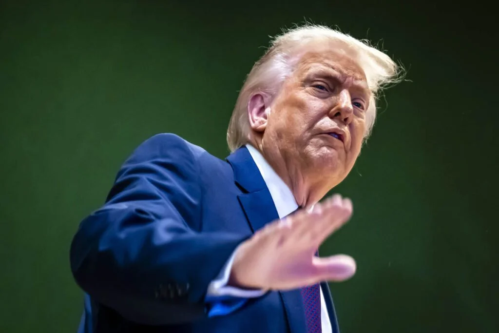 Trump advierte a Canadá con duras sanciones comerciales por un eventual pacto con China 