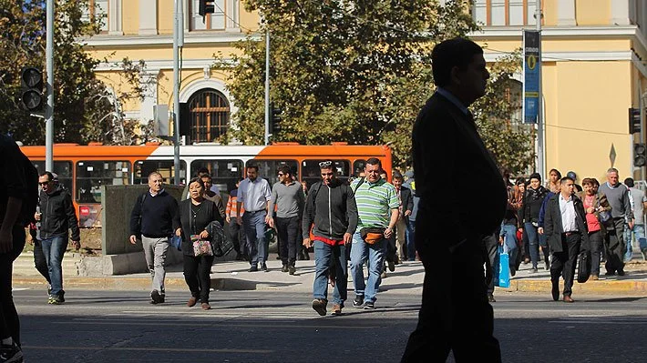 Mercado laboral cierra el año con leve mejora, aunque el desempleo sigue estancado en 8%