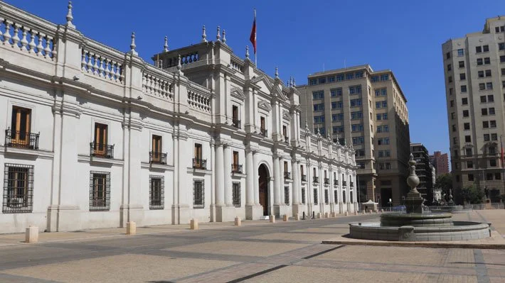 Familia de gasfíter fallecido en La Moneda denuncia más de un año de espera sin explicaciones oficiales
