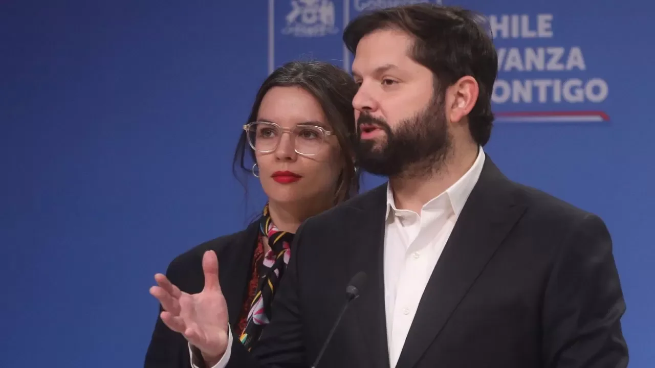 Pagos sin respaldo y trato directo bajo la lupa: Contraloría vuelve a tensionar al Gobierno por megaincendio en Valparaíso