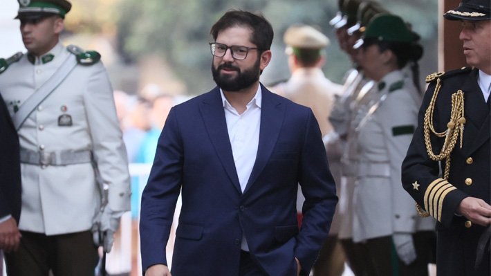 Con controversias por Pakarati y tras el portazo al estatuto autónomo: Boric viajará a Rapa Nui a semanas de dejar el cargo