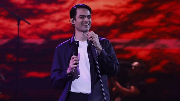 Cerca de las 4:00 am y con emotivo “Gracias a la vida”: Matteo Bocelli cerró la primera noche de Viña 2026