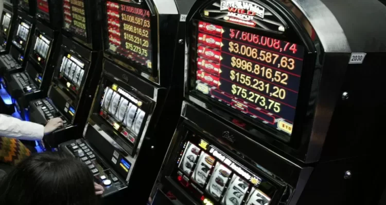Detectan millonarias apuestas en casinos de funcionarios públicos impedidos por ley