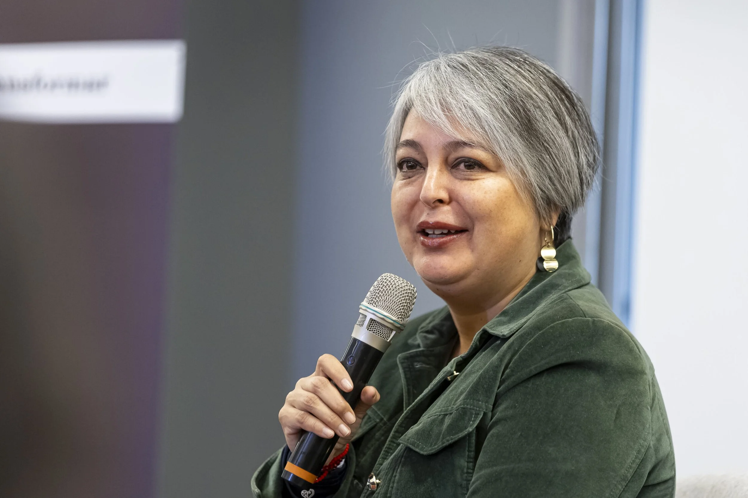 Excandidata cuestiona fuerte alza de combustibles y acusa impacto directo al bolsillo de las familia