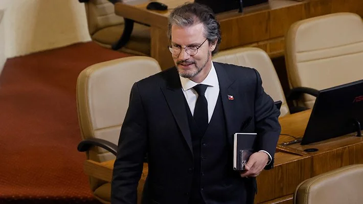 Tensión en el PDG por situación de diputado Contreras: versiones enfrentadas sobre su salida de la bancada