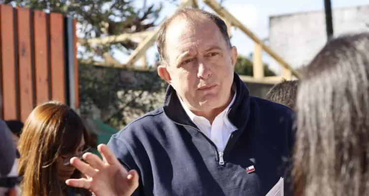 Minvu denuncia a constructora por presuntas irregularidades en reconstrucción tras megaincendio